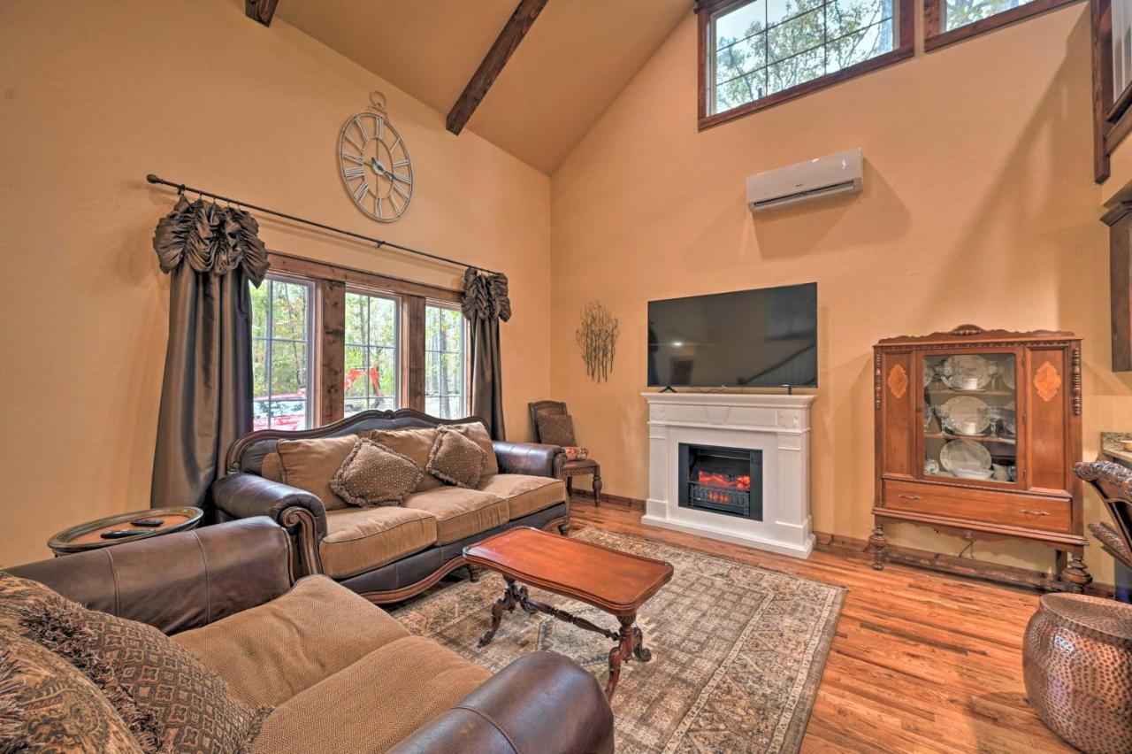 Tudor-Style Broken Bow Cottage With Hot Tub And Decks! Stephens Gap Экстерьер фото