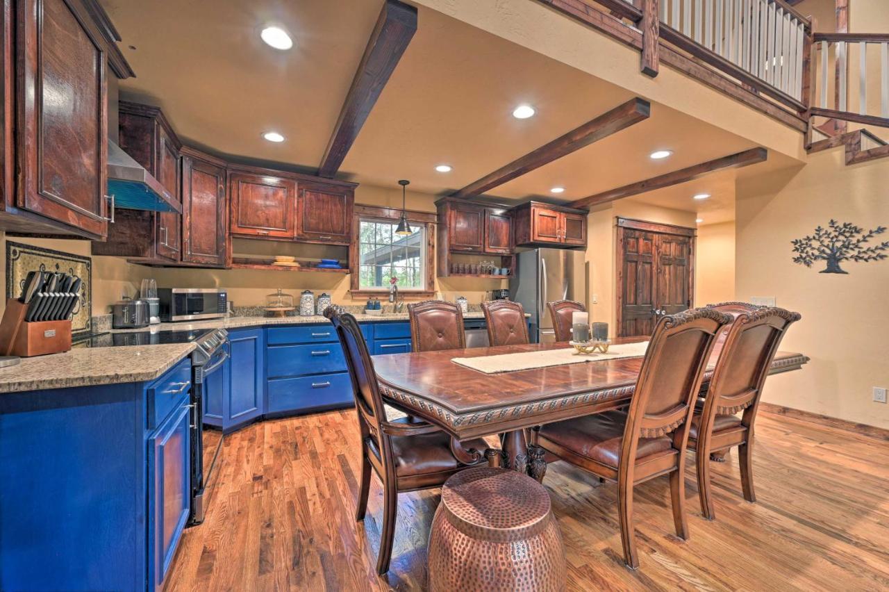 Tudor-Style Broken Bow Cottage With Hot Tub And Decks! Stephens Gap Экстерьер фото