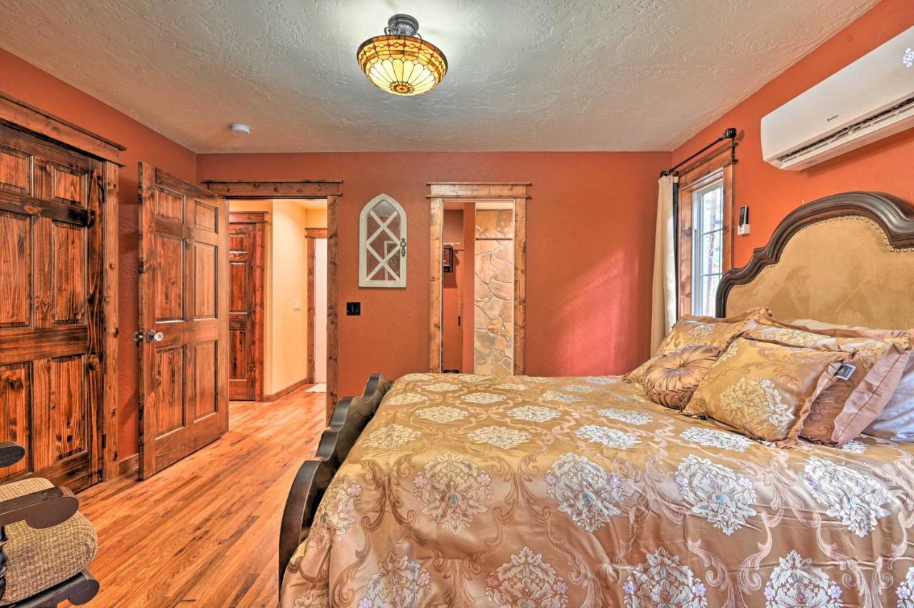 Tudor-Style Broken Bow Cottage With Hot Tub And Decks! Stephens Gap Экстерьер фото