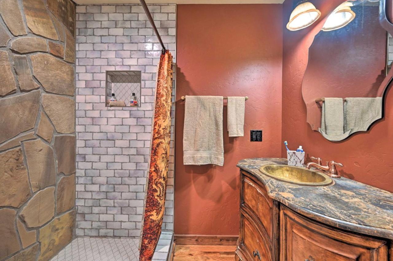 Tudor-Style Broken Bow Cottage With Hot Tub And Decks! Stephens Gap Экстерьер фото