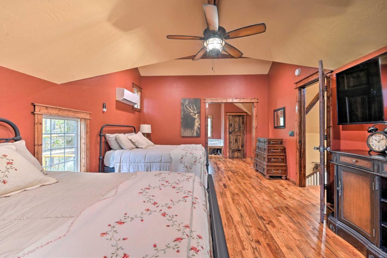 Tudor-Style Broken Bow Cottage With Hot Tub And Decks! Stephens Gap Экстерьер фото